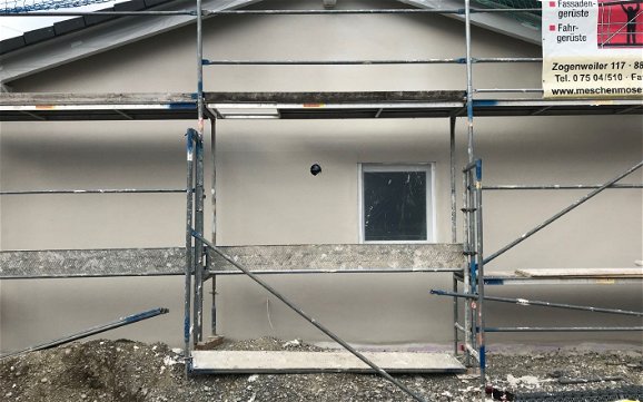 Verputzte Fassade des Kern-Haus-Bungalows Easy in Schlier-Hintermoos
