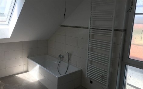 Sanitärendmontage im frei geplanten Familienhaus von Kern-Haus in Heiligenberg