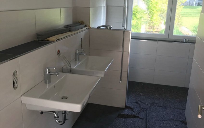 Badezimmer im individuell geplanten Bungalow Balance von Kern-Haus in Fronreute