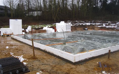 Beton verfüllt in Bodenplatte
