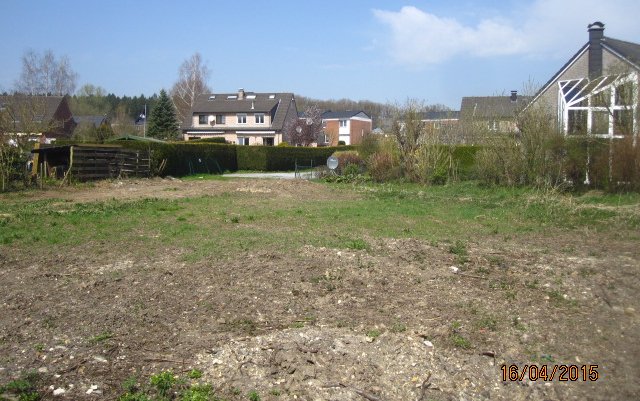 Grundstück in Belgien vom Garten aus