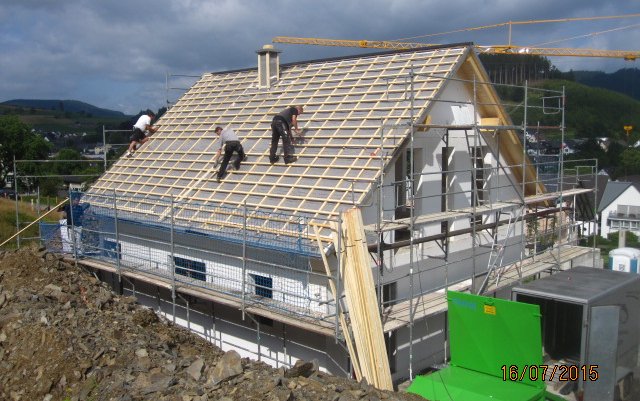 Dacharbeiten am Kern-Haus
