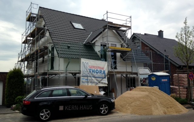 Auf der Baustelle in Stolberg hat sich einiges getan. Der angepasste Haustyp Aura ist gut zu erkennen.