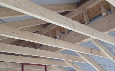 Dachkonstruktion mit Stützen