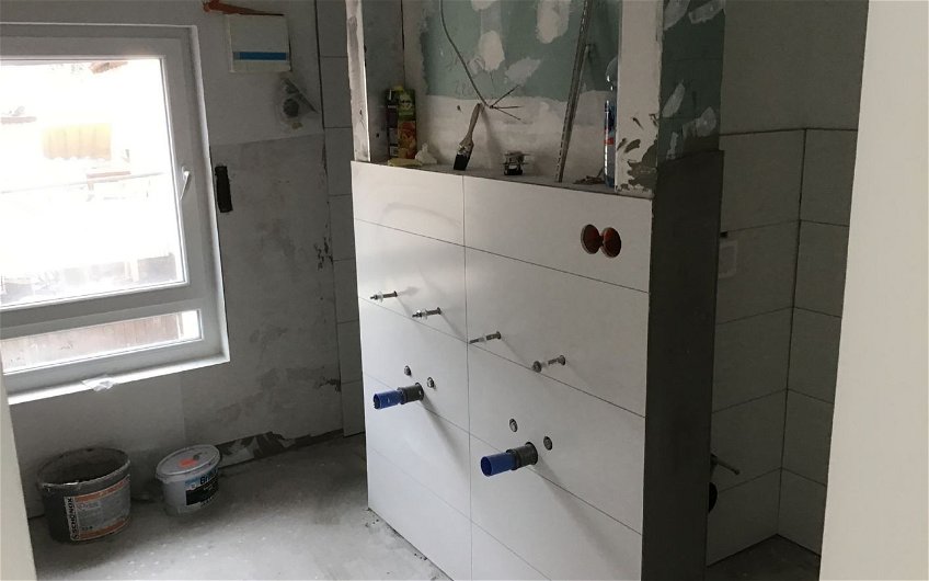 Fliesen im Badezimmer im frei geplanten Familienhaus von Kern-Haus in Korb