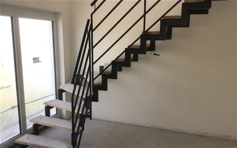 Treppe im individuell geplanten Familienhaus Aura von Kern-Haus in Ammerbuch