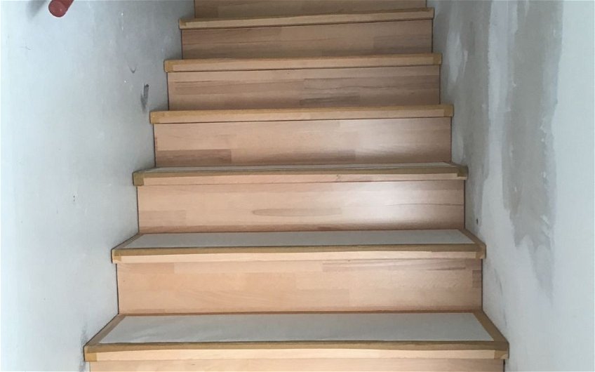 Treppe im frei geplanten Familienhaus von Kern-Haus in St. Johann-Upfingen