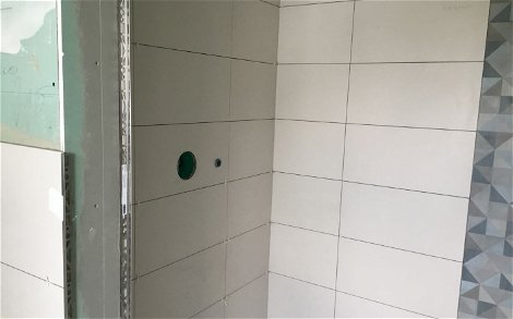 Fliesen im Badezimmer im frei geplanten Familienhaus von Kern-Haus in Brackenheim