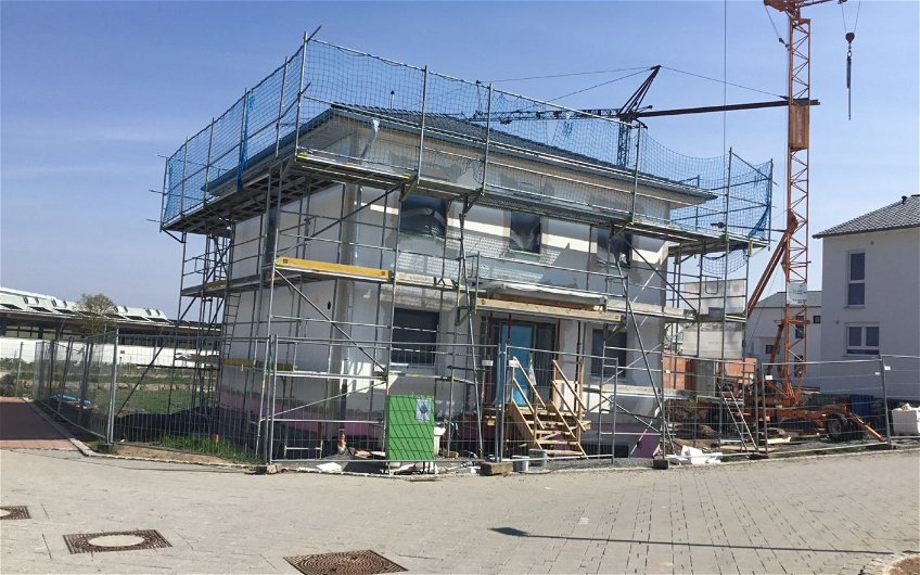 Geschlossener Rohbau des frei geplanten Familienhauses von Kern-Haus in Brackenheim
