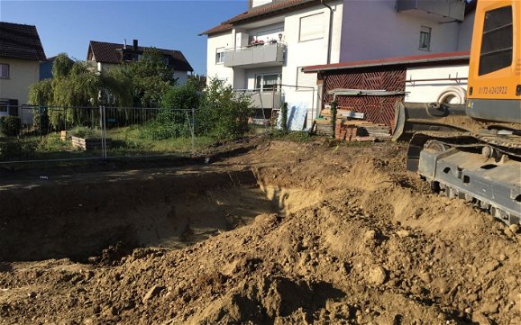 Baustellenvorbereitung auf dem Grundstück für das individuell geplante Familienhaus Esprit von Kern-Haus in Konstanz-Litzelstetten