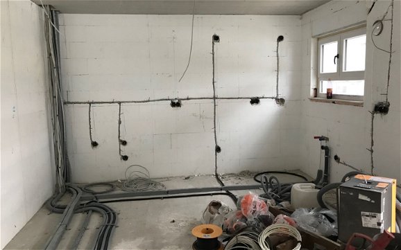 Elektroarbeiten im individuell geplanten Familienhaus Komfort von Kern-Haus in Konstanz-Litzelstetten