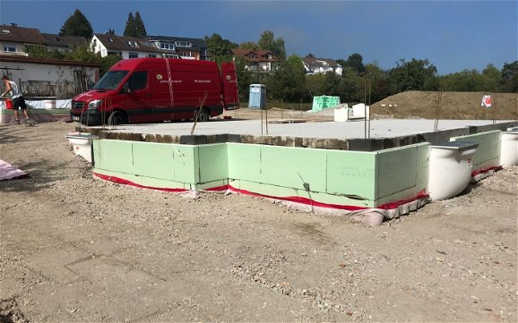 Bau des Kellers des individuell geplanten Familienhauses Komfort von Kern-Haus in Konstanz-Litzelstetten