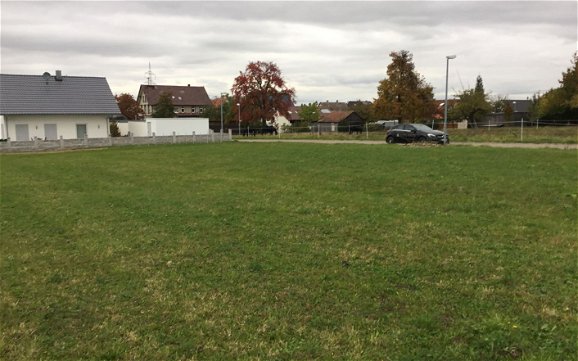 Grundstück für das frei geplante Familienhaus von Kern-Haus in Neustetten-Nellingsheim
