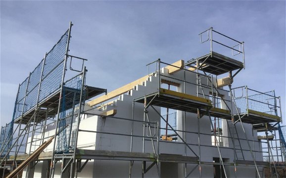 Dachstuhl des frei geplanten Familienhauses von Kern-Haus in Neustetten-Nellingsheim
