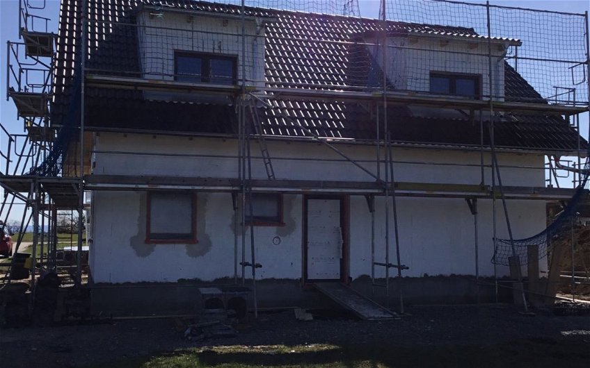 Geschlossener Rohbau des frei geplanten Familienhauses von Kern-Haus in Neustetten-Nellingsheim