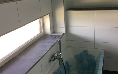 Sanitärendmontage im frei geplanten Familienhaus von Kern-Haus in Bietigheim