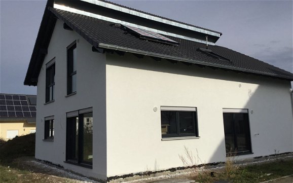 Außenputz am frei geplanten Familienhaus von Kern-Haus in Bietigheim