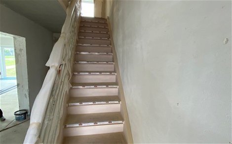 Treppe im frei geplanten Familienhaus von Kern-Haus in Bietigheim