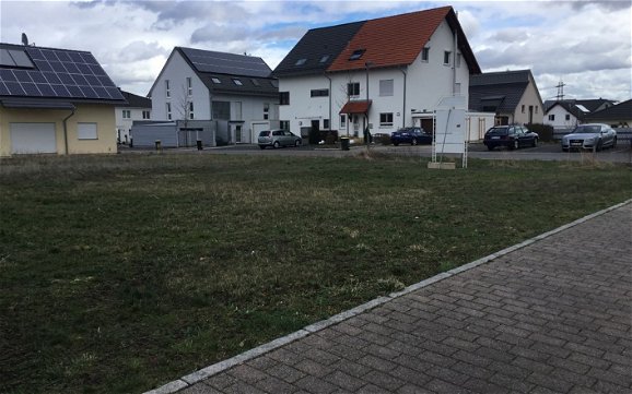 Grundstück für das frei geplante Familienhaus von Kern-Haus in Bietigheim