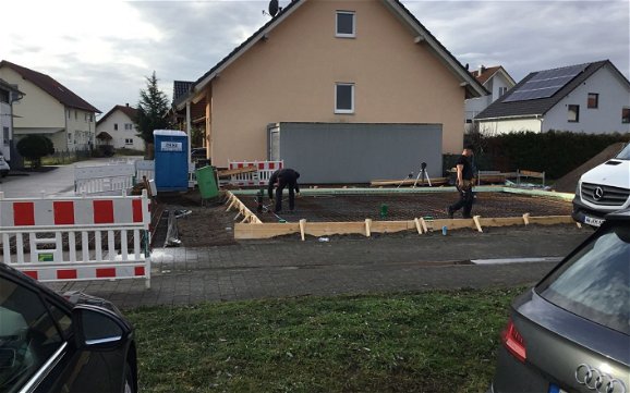 Vorbereitung der Bodenplatte für das frei geplante Familienhaus von Kern-Haus in Iffezheim