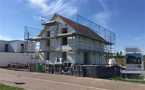 Dachstuhl des frei geplanten Familienhauses von Kern-Haus in Iffezheim