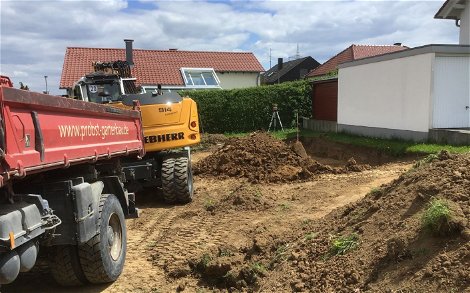 Erdarbeiten auf dem Grundstück für das individuell geplante Familienhaus Magnum von Kern-Haus in Herrenberg