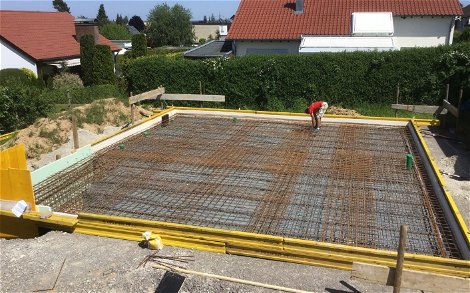 Bewehrung der Bodenplatte für das individuell geplante Familienhaus Magnum von Kern-Haus in Herrenberg