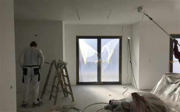 Malerarbeiten im frei geplanten Familienhaus von Kern-Haus in Wolfegg-Alttann