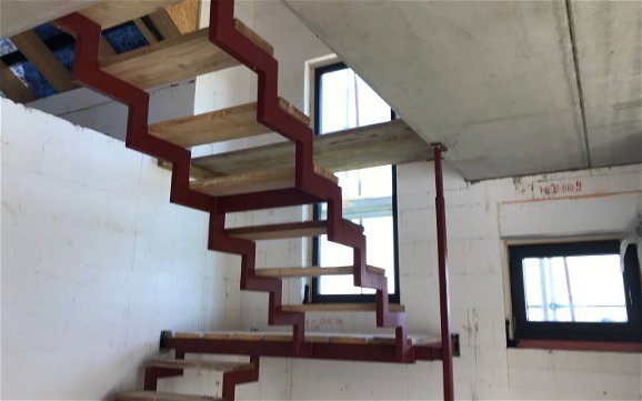 Bautreppe im frei geplanten Familienhaus von Kern-Haus in Wolfegg-Alttann
