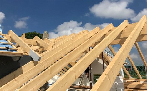 Dachstuhl des frei geplanten Familienhauses von Kern-Haus in Wolfegg-Alttann