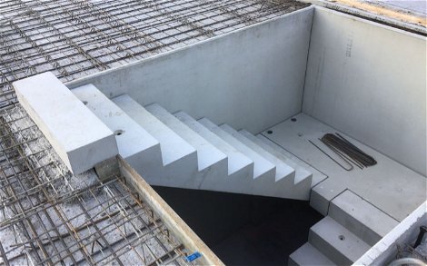 Kellertreppe der frei geplanten Doppelhaushälfte von Kern-Haus in Pliezhausen