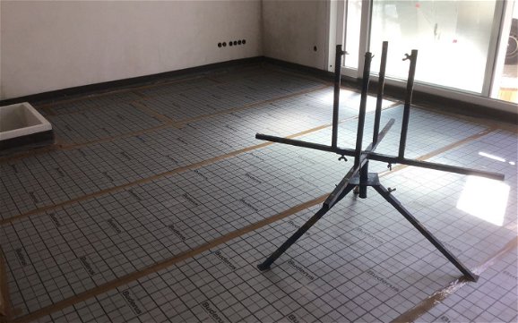 Dämmung für die Fußbodenheizung in der individuell geplanten Doppelhaushälfte Twin XXL von Kern-Haus in Korb