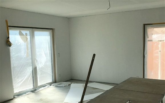 Tapezier- und Malerarbeiten im individuell geplanten Familienhaus Loop Classic von Kern-Haus in Fronreute-Blitzenreute