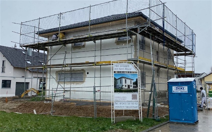 Geschlossener Rohbau des frei geplanten Familienhauses von Kern-Haus in Elchesheim-Illingen