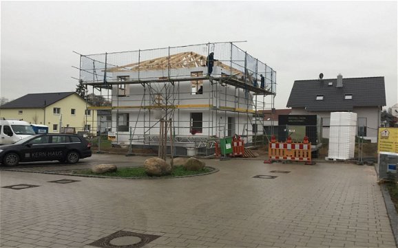 Rohbau des frei geplanten Familienhauses von Kern-Haus in Elchesheim-Illingen