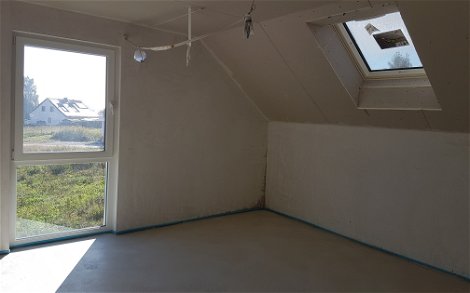 Estrich im Dachgeschoss des individuell geplanten Familienhauses Jano von Kern-Haus in Fronreute-Blitzenreute