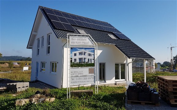 Individuell geplantes Familienhaus Jano von Kern-Haus in Fronreute-Blitzenreute