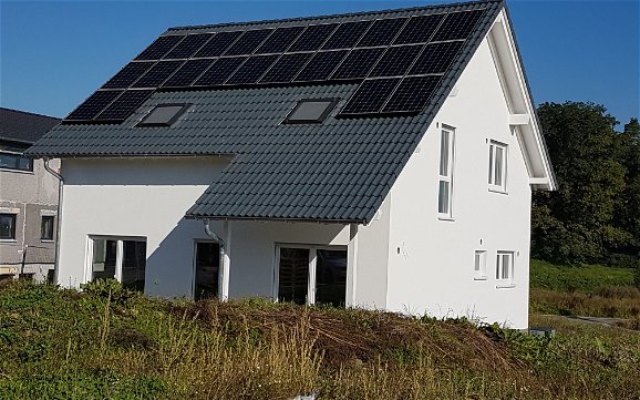 Individuell geplantes Familienhaus Jano von Kern-Haus in Fronreute-Blitzenreute