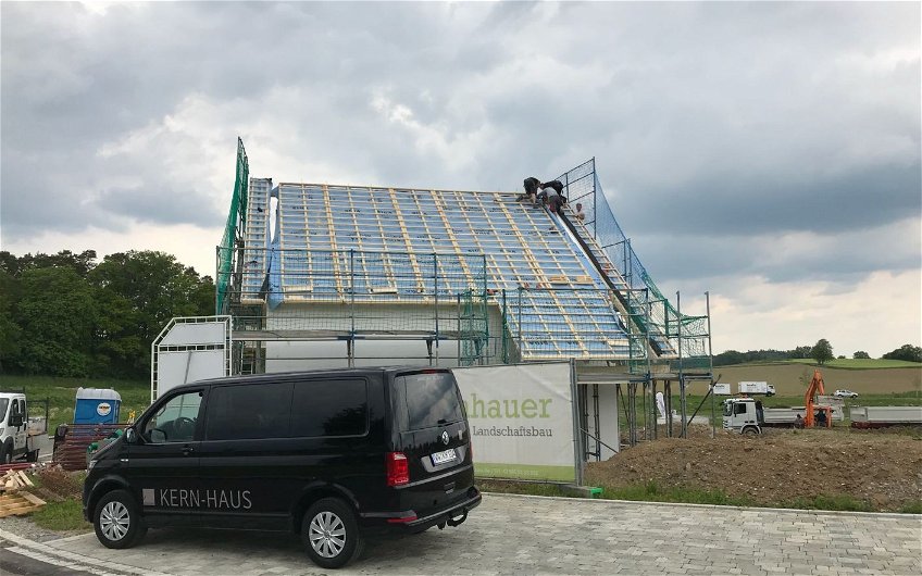 Dachstuhl des individuell geplanten Familienhauses Jano von Kern-Haus in Fronreute-Blitzenreute