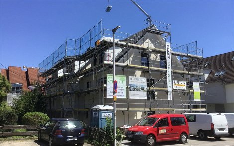 Dacheindeckung der individuell geplanten Doppelhaushälfte Twin XXL von Kern-Haus in Korb