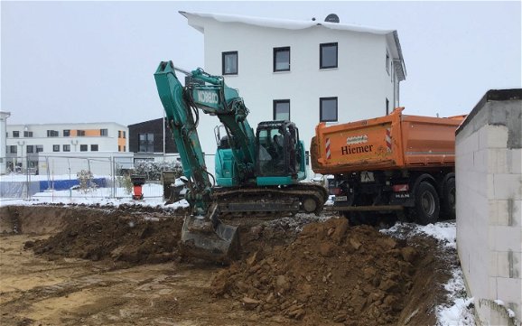 Baustellenvorbereitung auf dem Grundstück für das individuell geplante Familienhaus Luce von Kern-Haus in Sindelfinden-Darmsheim