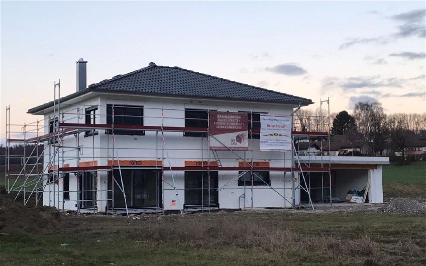 Geschlossener Rohbau des frei geplanten Familienhauses von Kern-Haus in Baindt