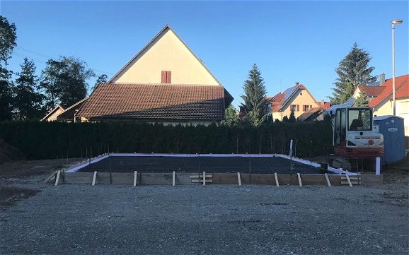 Bodenplatte für das frei geplante Familienhaus von Kern-Haus in Bad Wurzach