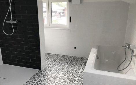 Badezimmer im frei geplanten Familienhaus von Kern-Haus in Maulbronn-Zaisersweiher