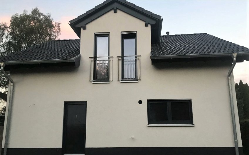 Französische Balkone des frei geplanten Familienhauses von Kern-Haus in Wolfegg-Alttann
