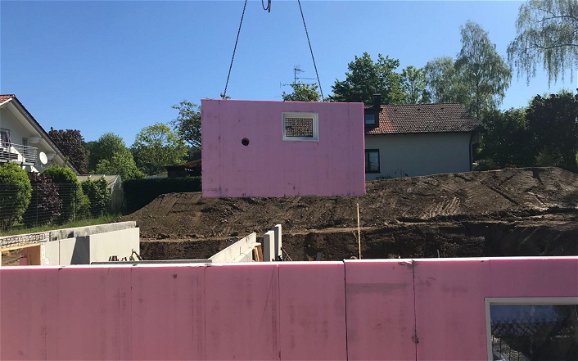 Bau des Kellers des frei geplanten Familienhauses von Kern-Haus in Wolfegg-Alttann