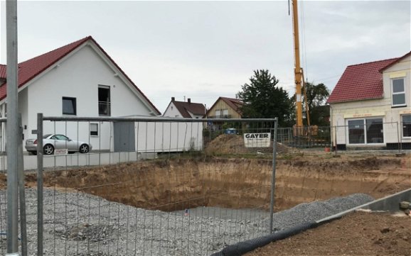 Tiefbauarbeiten für das frei geplante Familienhaus von Kern-Haus in Vaihingen an der Enz