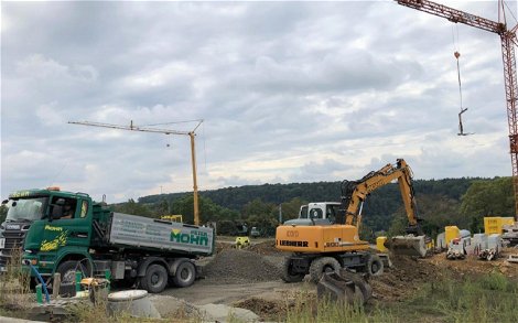 Baustellenvorbereitung auf dem Grundstück für das individuell geplante Familienhaus Vero von Kern-Haus in Mundelsheim