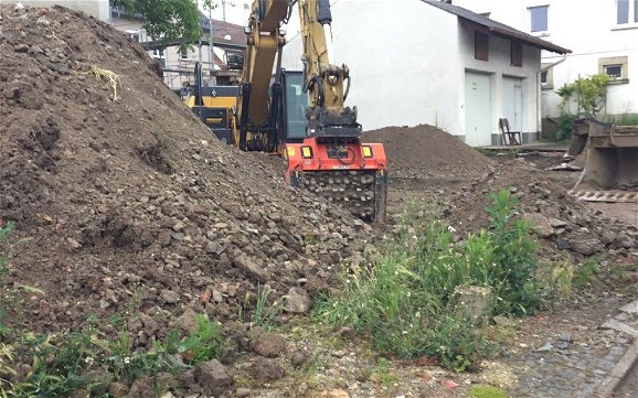 Baustellenvorbereitung auf dem Grundstück für das individuell geplante Familienhaus Vero von Kern-Haus in Herrenberg-Mönchberg