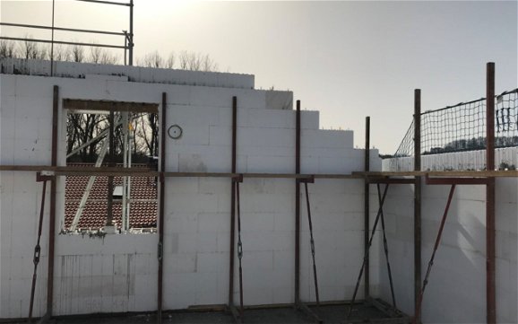 Dachgeschosswände des frei geplanten Familienhauses von Kern-Haus in Maulbronn